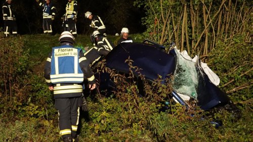 Ravensburg: Autofahrer stirbt bei Unfall: Zwei Personen schwer verletzt