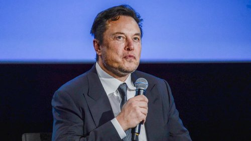 Tesla-Bot "Optimus": Elon Musk stellt Prototypen für menschenähnliche Roboter vor
