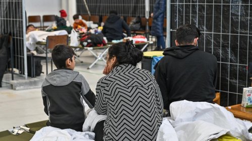 Flüchtlinge: Bundestag stimmt für Gesetz für schnellere Asylverfahren