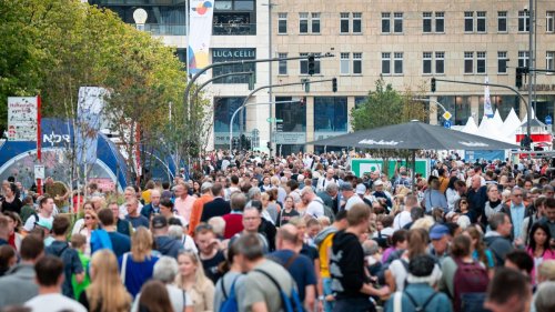 Hunderttausende Besucher: Einheitsfeiern in Hamburg mit gestartet