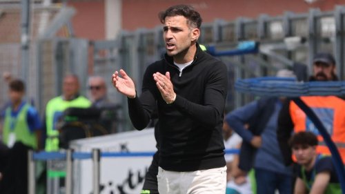 Gerüchte um Como-Trainer: Bericht: Cesc Fàbregas wechselt nicht in die Bundesliga