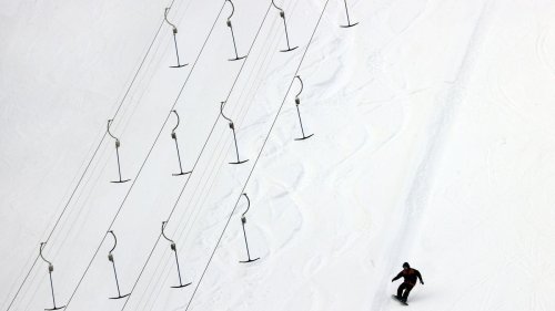 Tourismus: Skisaison: Schwebebahn am Fichtelberg läuft wieder