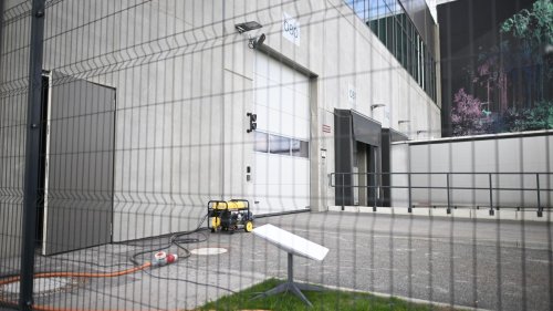 Brände: Tesla-Produktion bei Berlin steht still: Fabrik evakuiert