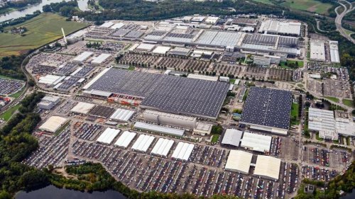 Autoindustrie: Chipkrise: Autobauer produzieren "auf Halde"
