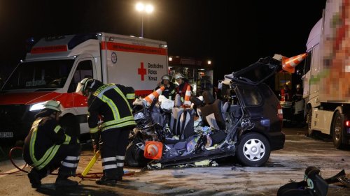 Landkreis Osnabrück: Familie mit zwei Kleinkindern stirbt bei Autounfall