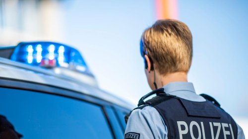 Unfall: Auto prallt gegen Motorrad - zwei Teenager schwer verletzt