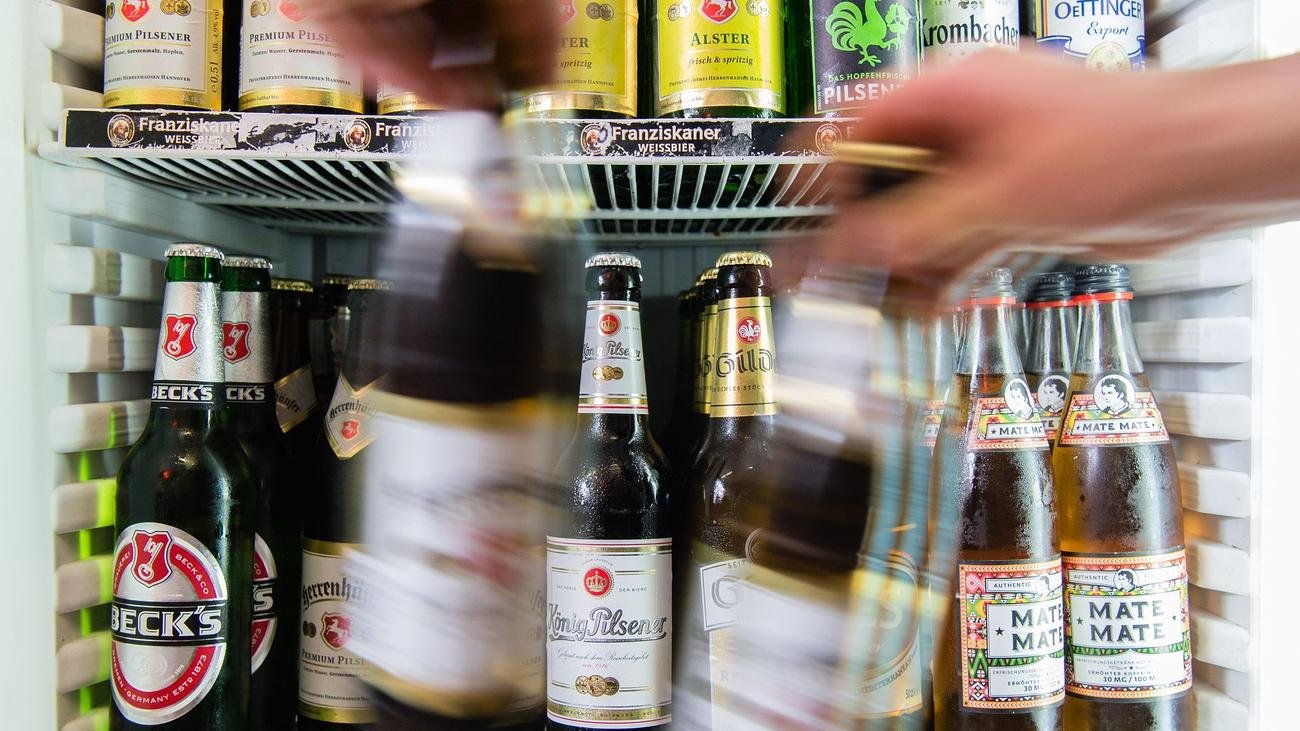 Weniger Bier, mehr Kosten: Brauereien in Niedersachsen und Bremen trotzen der Krise