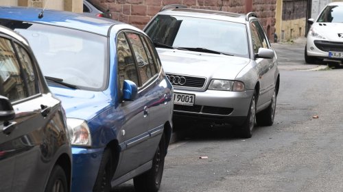 Falschparker: Blockade von Geh- und Rettungswegen - Ärgernis Falschparker