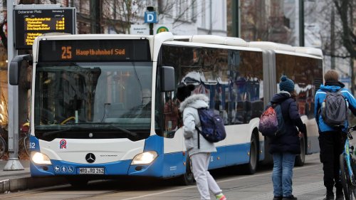 Öffentliche Verkehrsmittel: Gewerkschaft fürchtet Schwächung von Bus und Bahn durch 49-Euro-Ticket