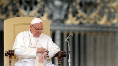 Papst Franziskus: Wer hat an der Uhr gedreht?
