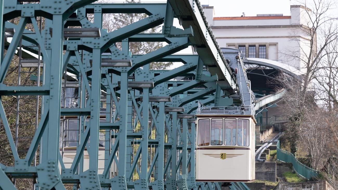 Freizeit: Schwebebahn in Dresden nimmt Samstag Fahrt auf