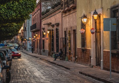 Franeleros: Mexican Urban Heroes Or Parking Mafia? - Zenger News