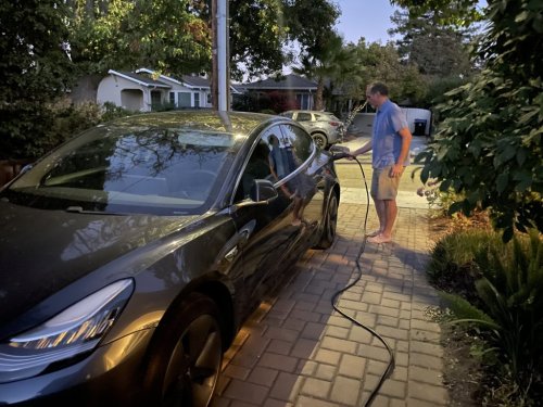 Why Electric Cars Should Be Charged At Public Charging Stations In The Daytime