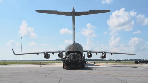 US Airmen Load Pallets Of Explosives Onto Plane In Delaware Destined For Ukraine