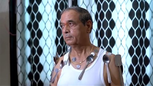 Fatal Attraction: Viral Video Claims Covid Jabs Could Turn You Magnetic - Zenger News