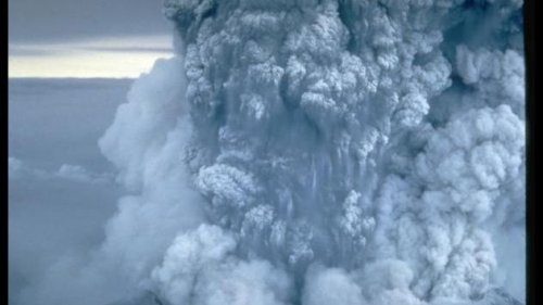 Explosive Footage: Last Moments Before Mount St. Helens Eruption Caught On Camera - Zenger News