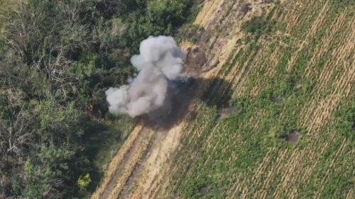 Russian Tanks Hit Head-On By Ukrainian Firepower Leaving Nothing But Smoldering Wrecks - Zenger News