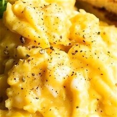 Add This 1 Ingredient To Scrambled Eggs & You'll Be Drooling