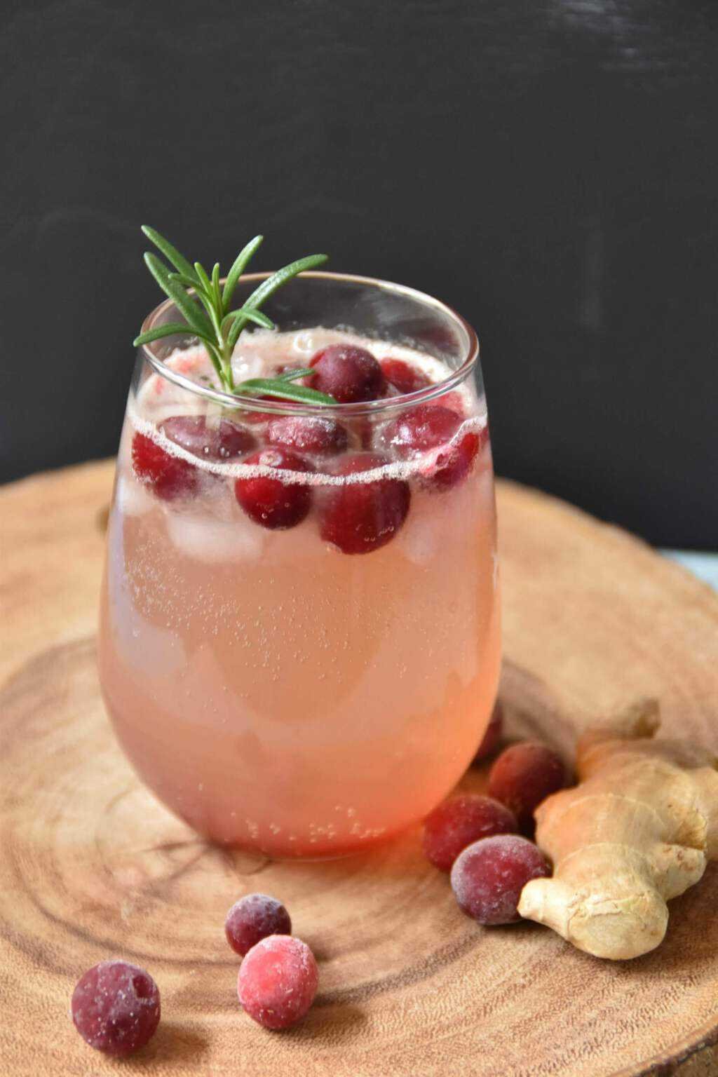 18 Festive Holiday Cocktails to Put You In the Mood
