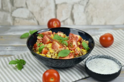 Quinoa Salat mit Avocado und Minz-Joghurt – Zimt & Chili