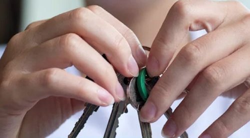 "Совість є?": власниця квартири в Києві "вкрала" у жінки з дитиною речі, звинувативши її в крадіжці матраца