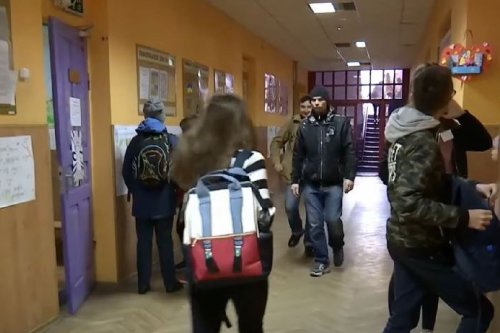 Уроки про повітряну тривогу та історія російсько-української війни: як змінилася навчальна програма для школярів у 2022 році