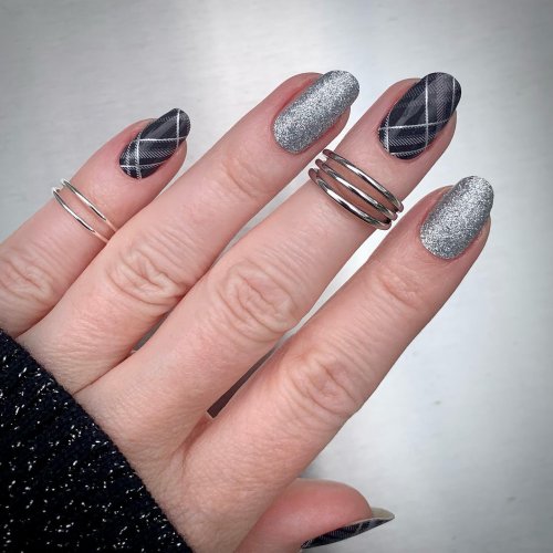 6 Amazing Black And Silver Nails You’ll Love